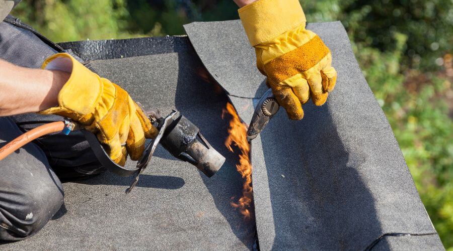 Professional gutter cleaning in Jackson Heights, NY